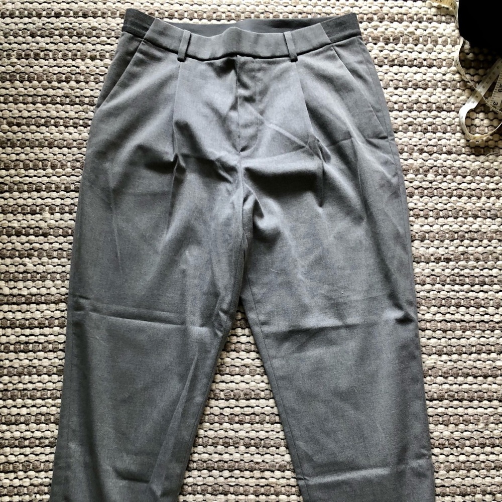 Uniqlo cropped gray dress pants